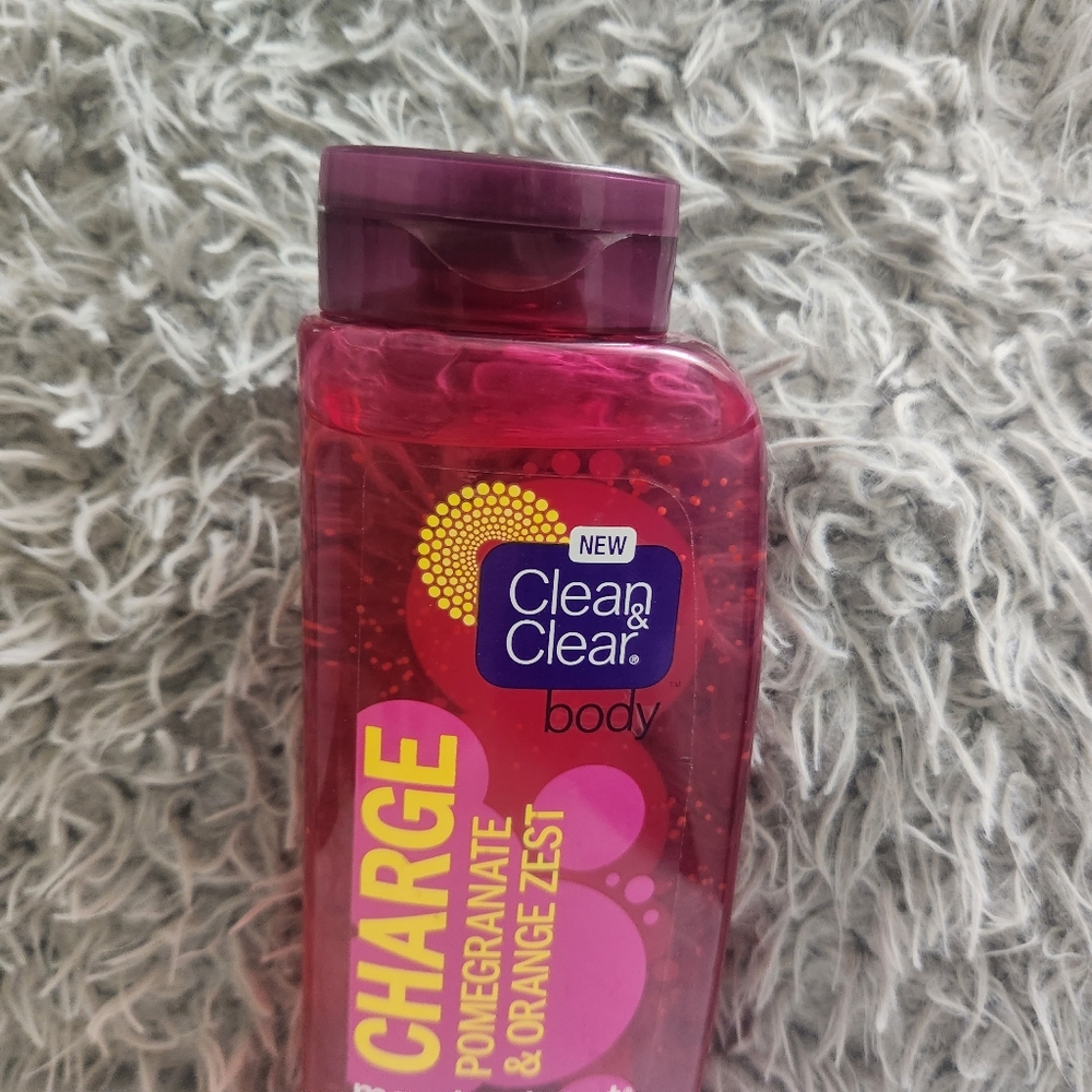 Clean & Clear CHARGE Morning Burst Pomegranate And Orange Zest body wash